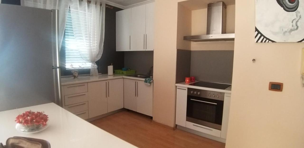 Erina Luxury Apartment  Tirana Exterior foto